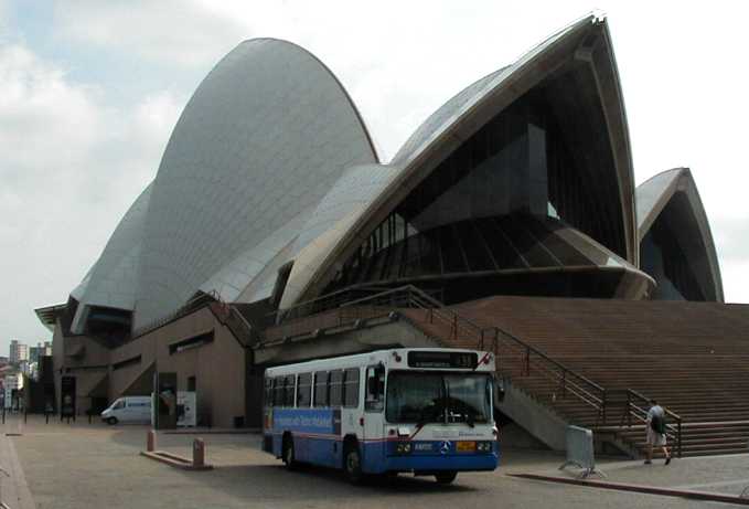 Mercedes O305 & Sydney Opera House